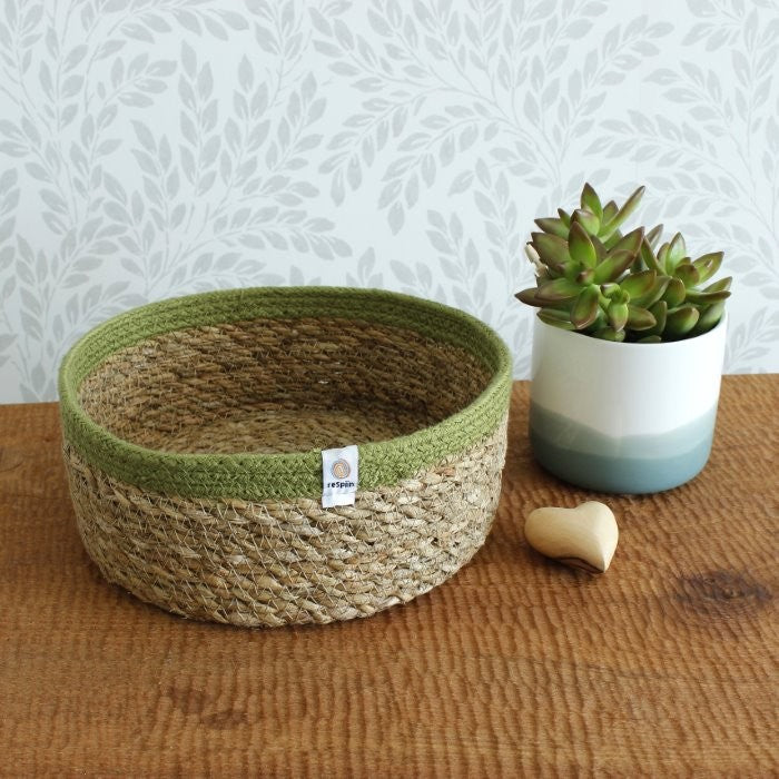 Seagrass & Jute Medium Shallow Basket – Natural/Green