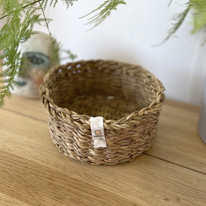Woven natural seagrass basket - Small