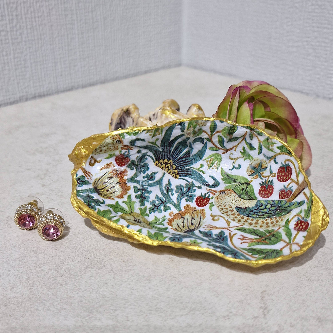 William Morris Strawberry Thief White Oyster Shell Dish V&A