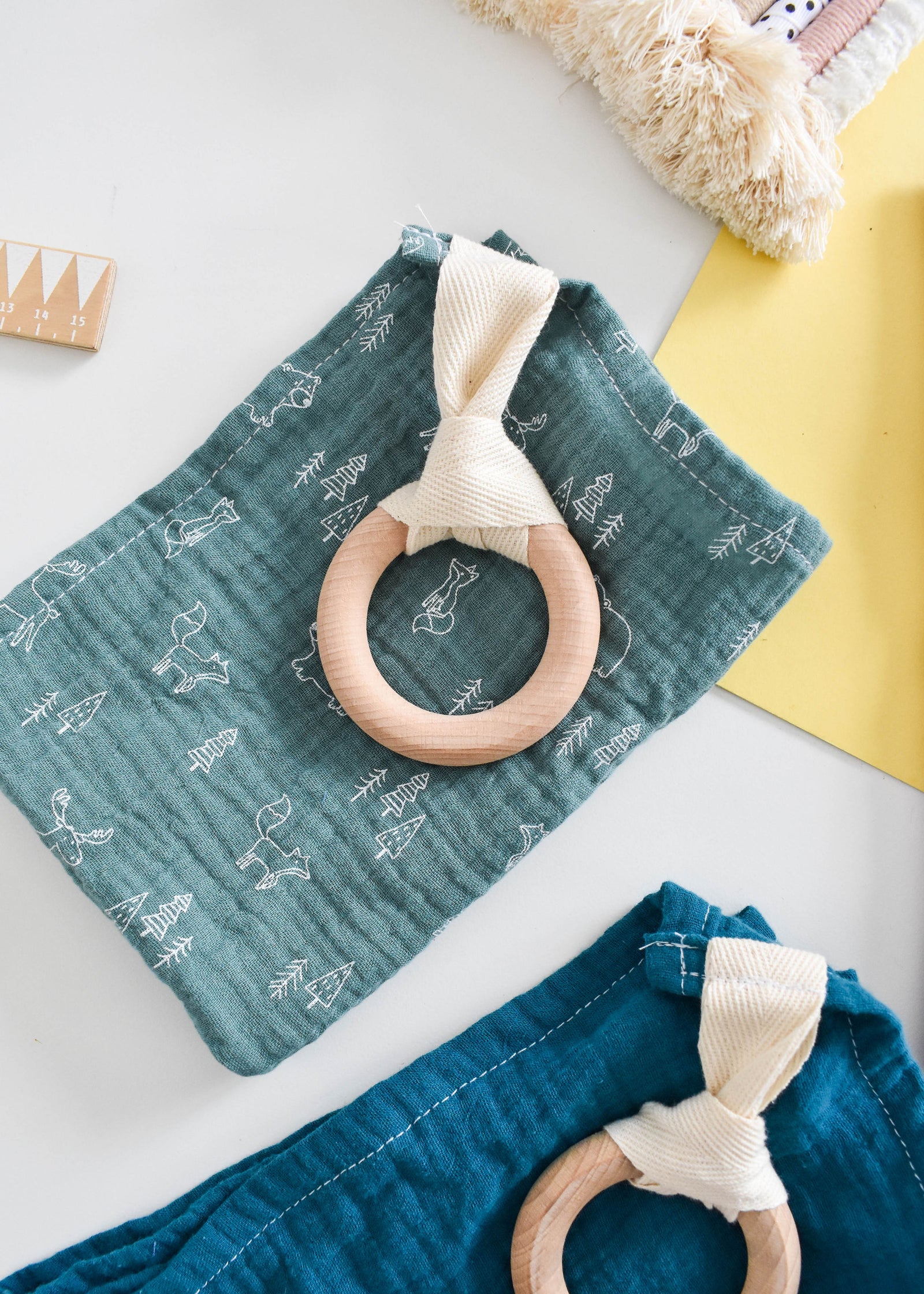 Green teether comforter - Eco Baby Box