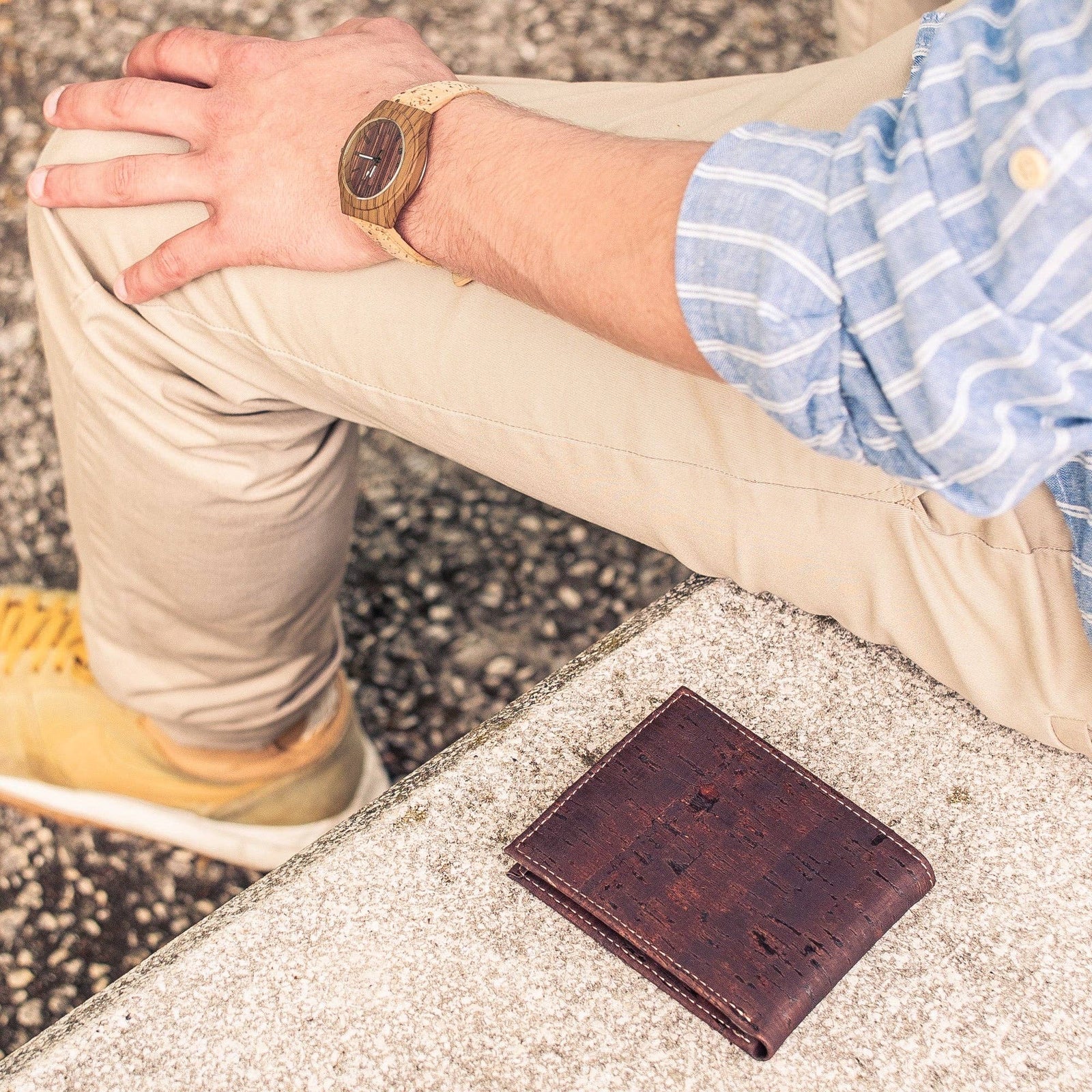 Mens Brown Vegan Cork Wallet 2 zipped pockets 6 card pockets 