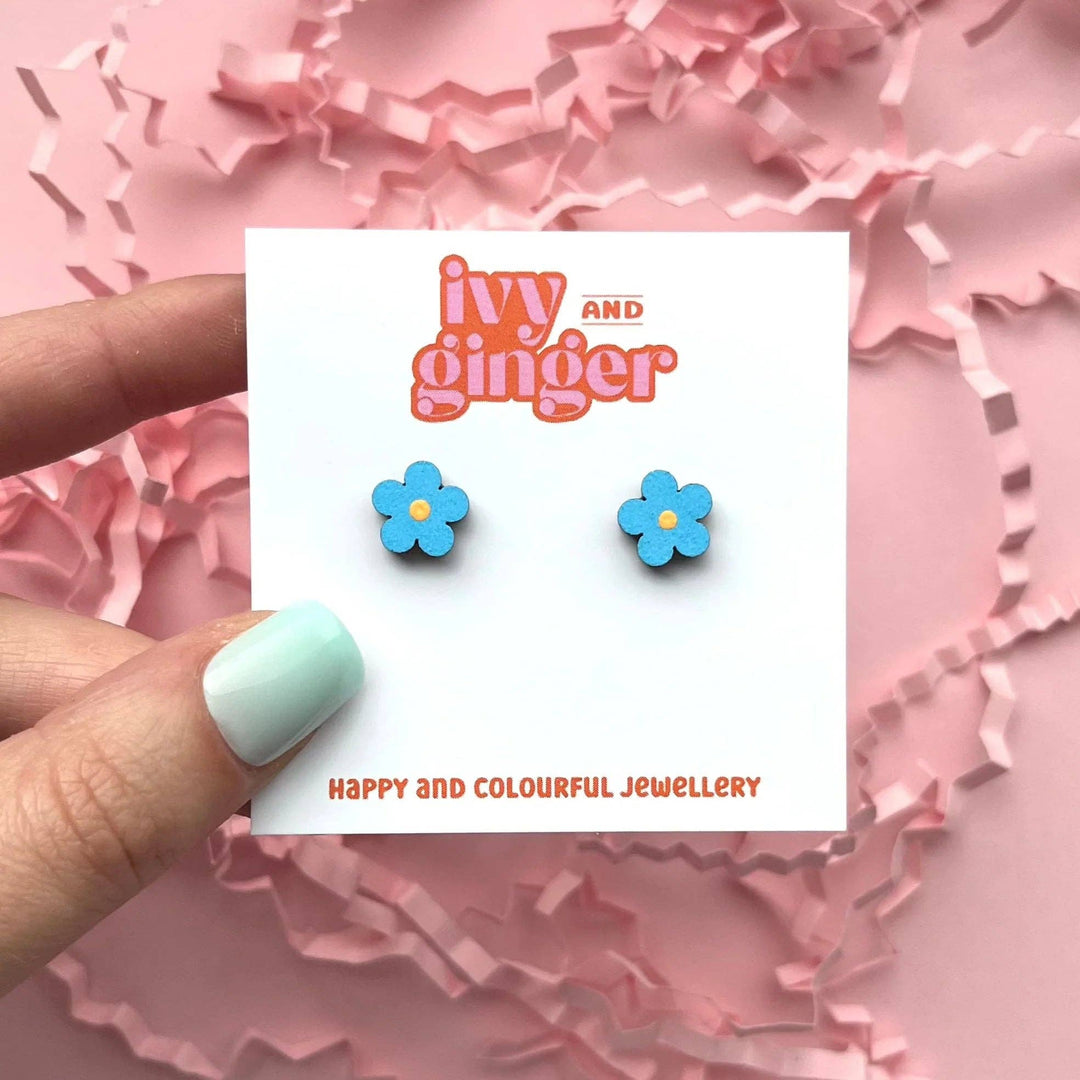 Ivy & Ginger mini light blue daisy flower stud earrings