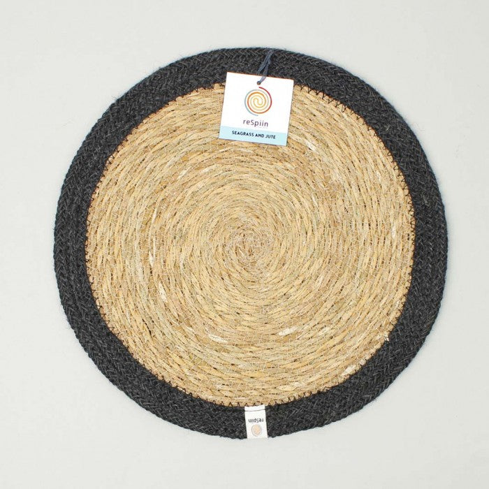Natural Seagrass & jute table mat in black