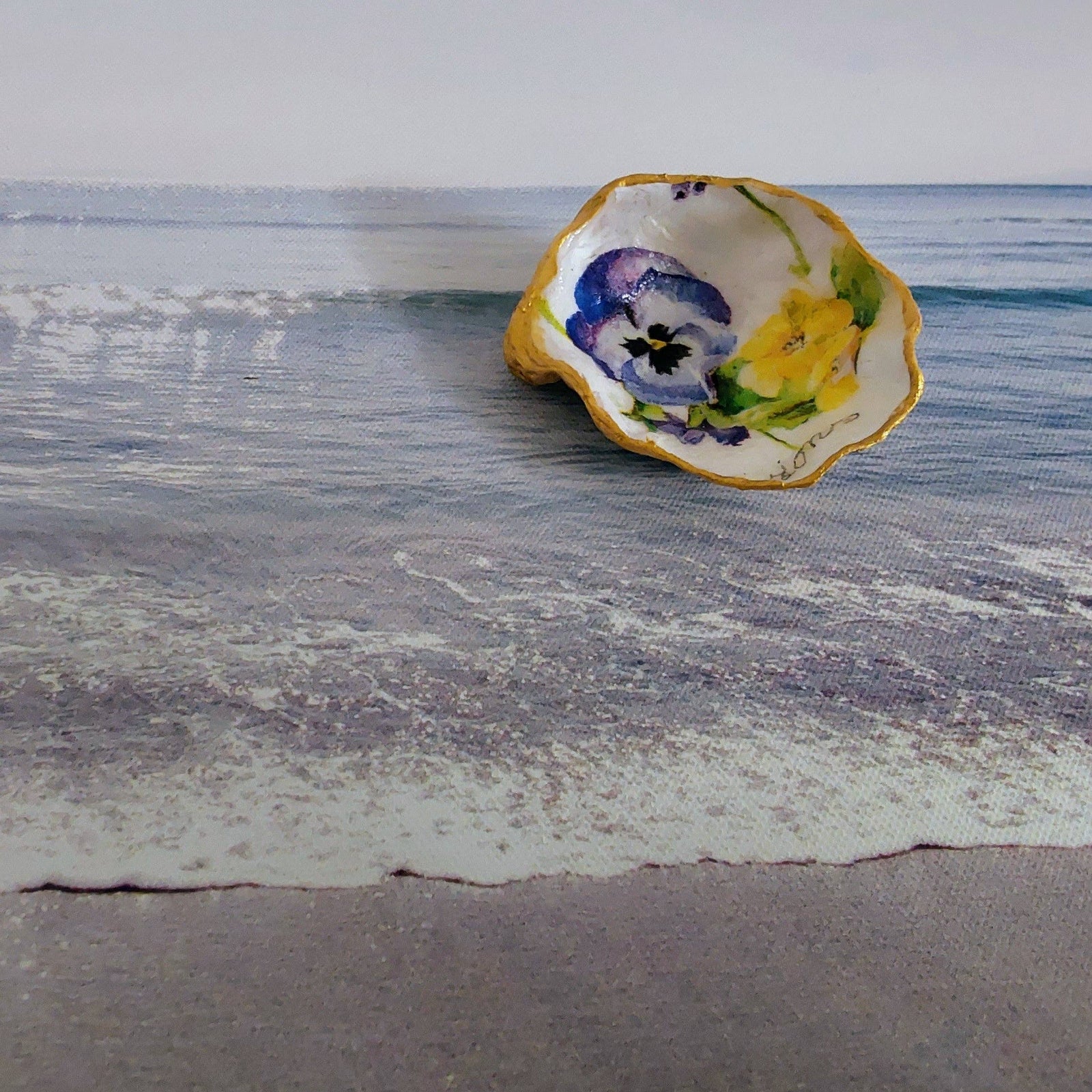 Pansy Primrose Oyster Trinket Dish