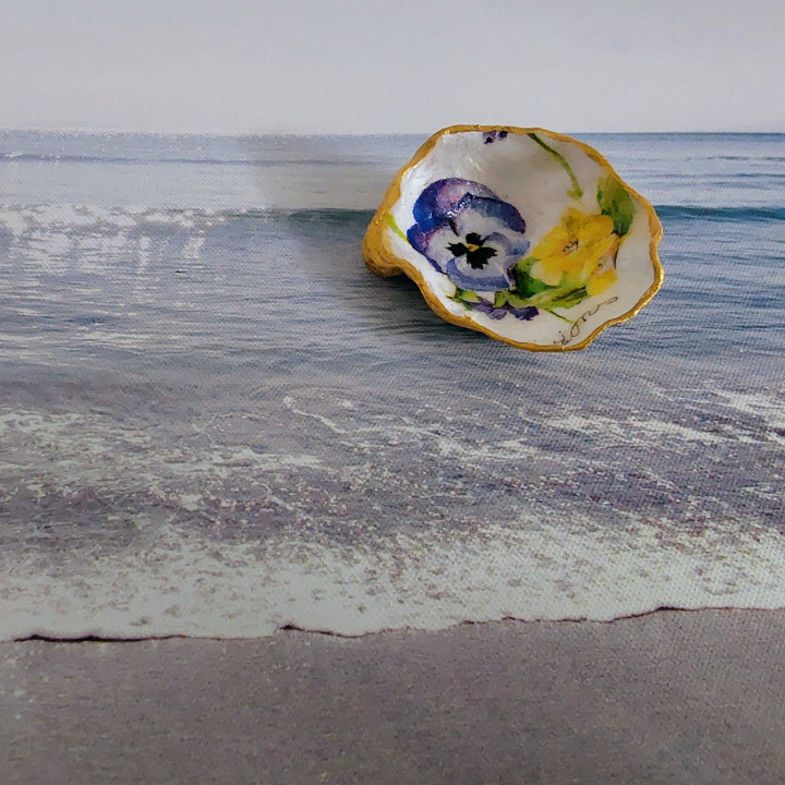 Pansy Primrose Oyster Trinket Dish