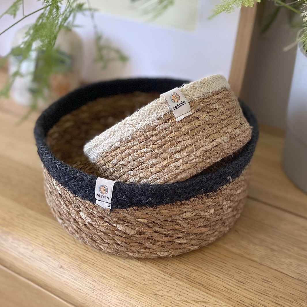 Seagrass & Jute Small Shallow Basket – Natural/White.