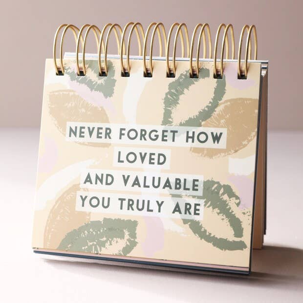 Beautifully floral illustrated flip chart featuring heart-warming quotes to help you on your way to a more positive outlook. This wonderful flip chart makes a great desk accessory and makes a great token gift for a friend or loved one in need of a cheer-up.