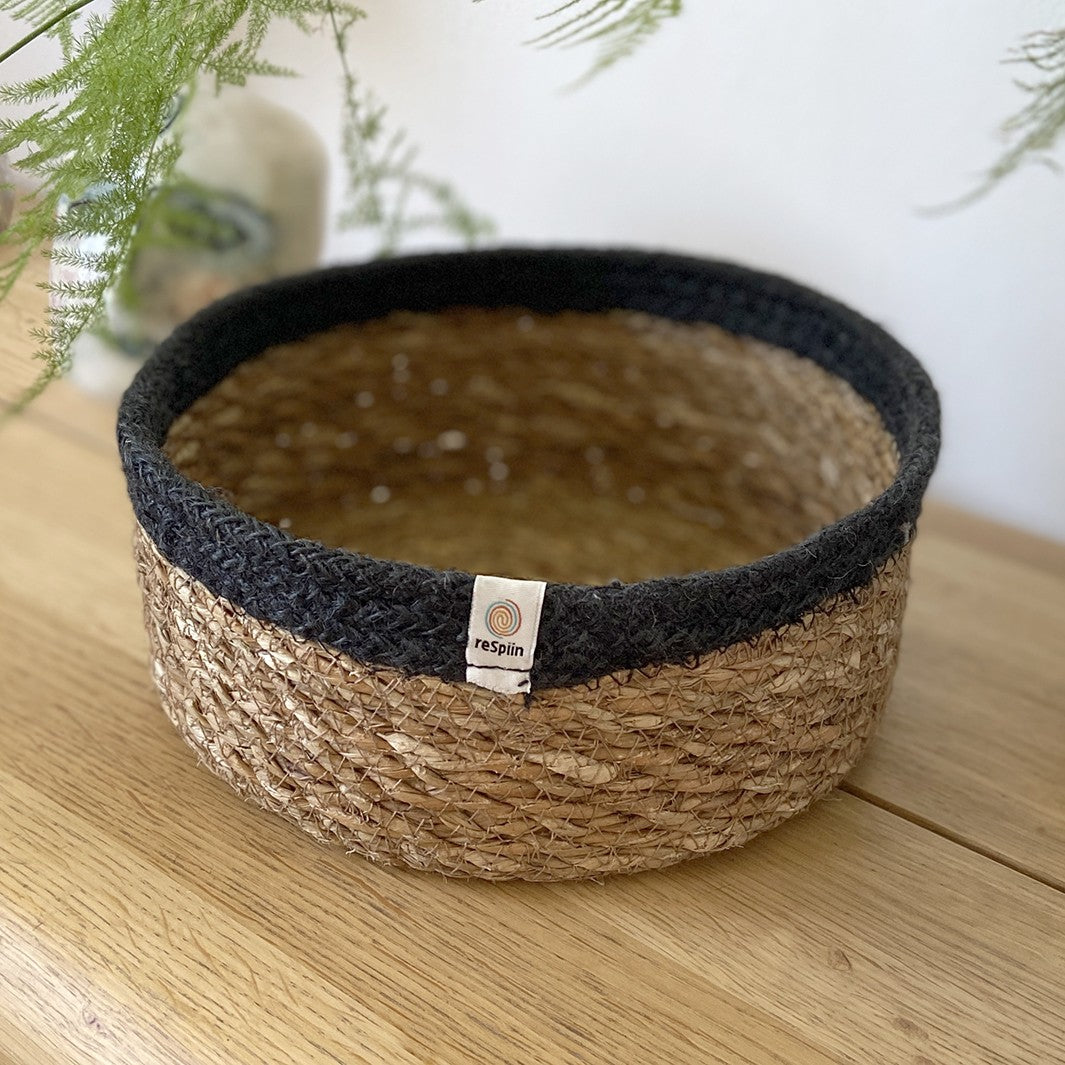 Seagrass & Jute Medium Shallow Basket – Natural/Black