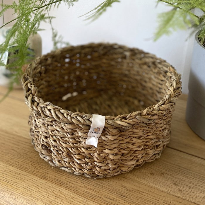 Woven natural seagrass basket - Medium