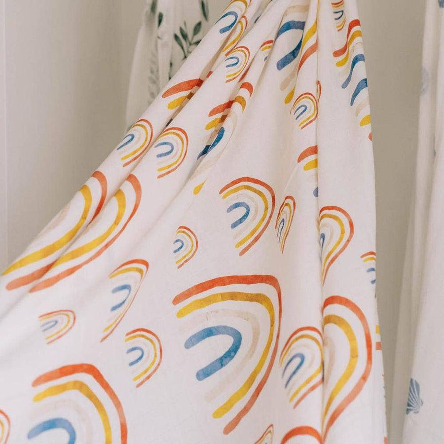 Bamboo / cotton swaddle white with rainbow design