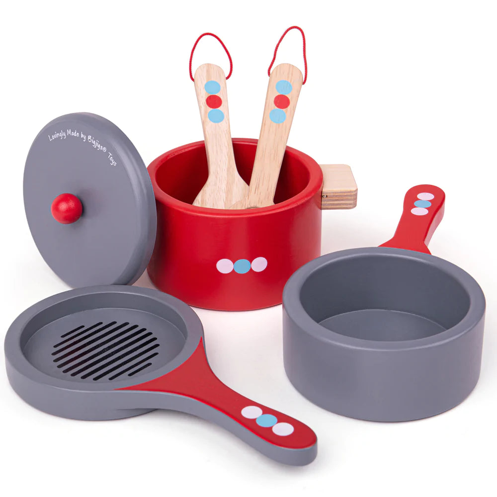 Children's wooden play kitchen pans Bigjigs.