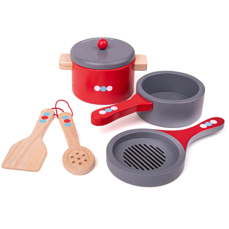 Children's wooden play kitchen pans Bigjigs.